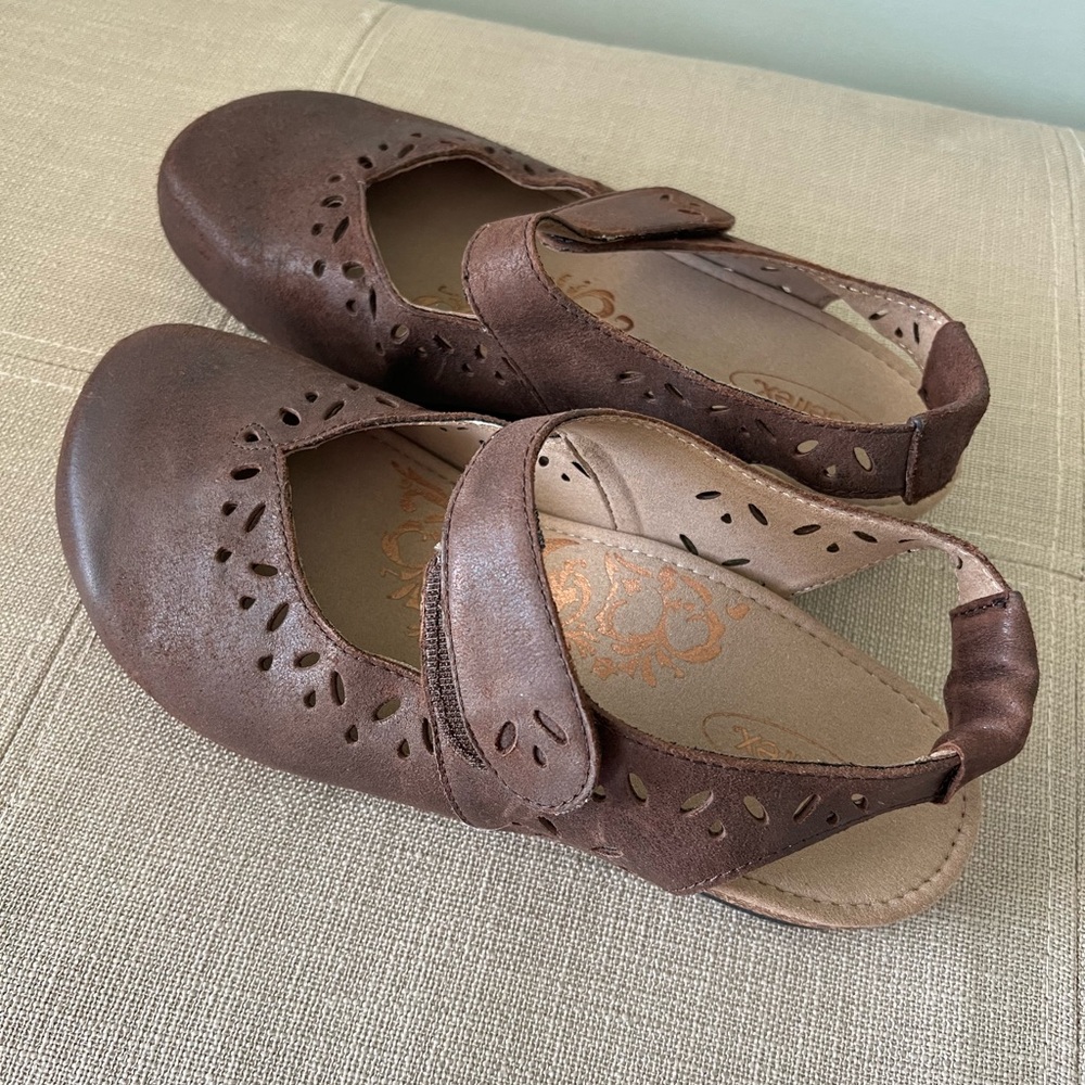 Aetrex Casual Shoe - Picture 4 of 6